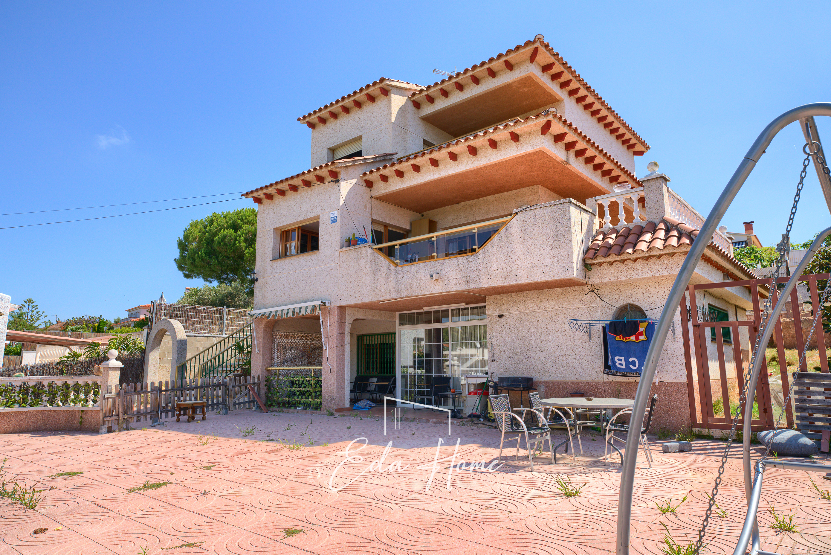 Exclusiva vivienda con vistas al mar y posibilidad de dos viviendas independientes - EDA HOME en venta en Barcelona